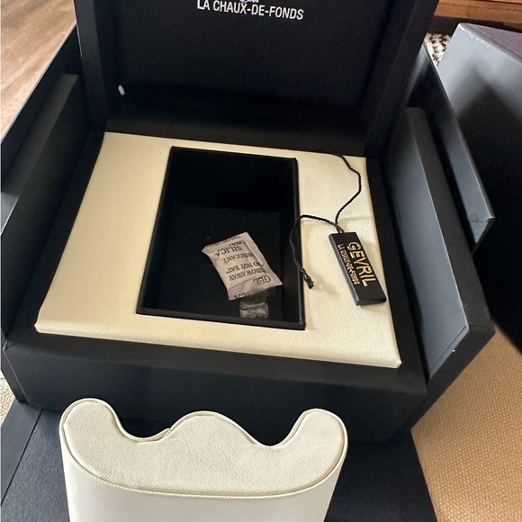 Gevril Men’s Watch Box for Storage or Display. Empty. Gevril Group - Picture 7 of 7